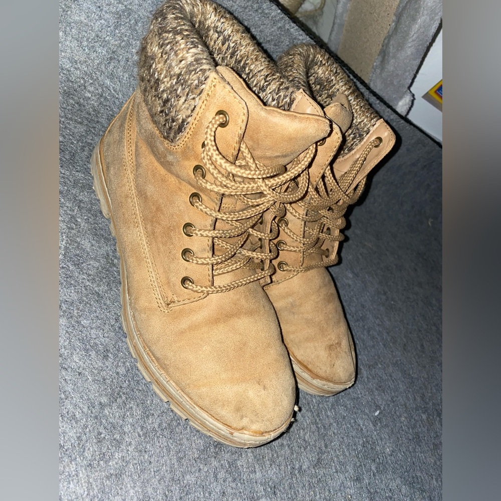 Boots - Picture 3 of 4